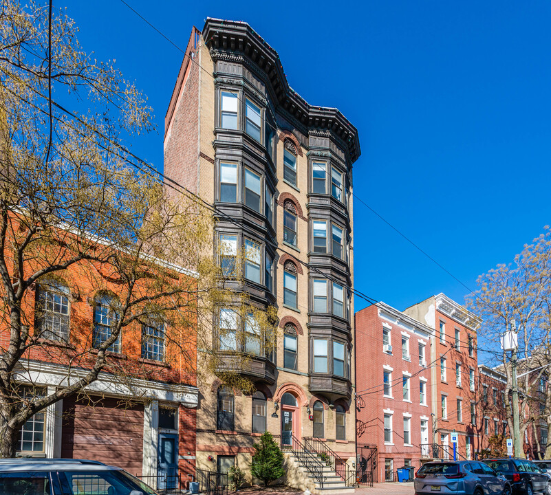 214 Park Ave in Hoboken, NJ - Building Photo