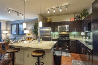 8877 Lakes at 610 Dr in Houston, TX - Building Photo - Building Photo