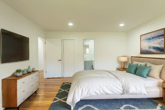500 Adams Ln in North Brunswick, NJ - Building Photo - Building Photo