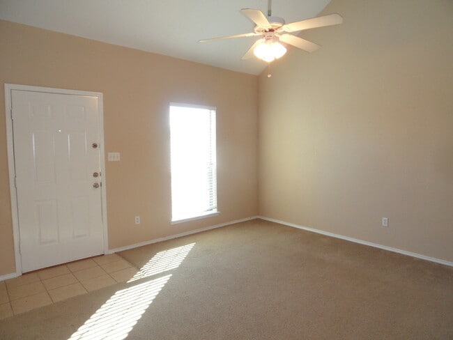 128-130 Lindas Creek Ln in Weatherford, TX - Building Photo - Building Photo