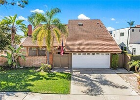 16293 Wayfarer Ln in Huntington Beach, CA - Building Photo