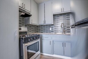 6117 11th Ave in Los Angeles, CA - Building Photo