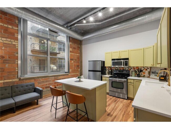521 S 7th St in Minneapolis, MN - Building Photo - Building Photo