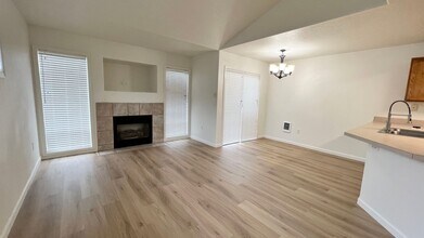 1536 S Main Ave in Warrenton, OR - Building Photo - Building Photo