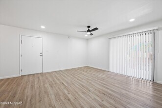 6351 N Barcelona Ct, Unit 824 in Tucson, AZ - Foto de edificio - Building Photo