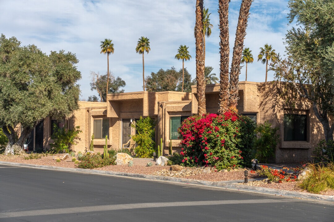 Villas De Las Flores Condos in Palm Springs, CA - Building Photo