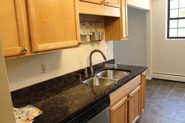 3215 Pillsbury Ave S, Unit 002 in Minneapolis, MN - Building Photo - Building Photo