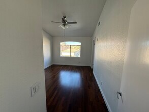 5415 W Harmon Ave, Unit 5415 W HARMON AVE in Las Vegas, NV - Foto de edificio - Building Photo