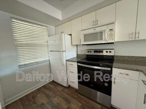 2045 Sunset Grove Ln in Clearwater, FL - Building Photo - Building Photo