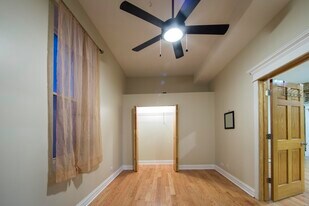 2609 W Potomac Ave, Unit 1R in Chicago, IL - Building Photo