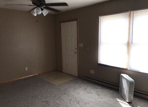 1005 W. Davis St., Unit B in Savannah, MO - Building Photo - Building Photo