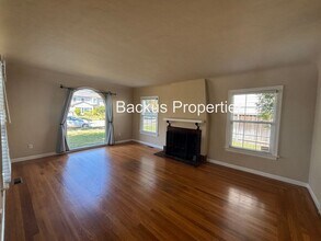 222 Oak St in Salinas, CA - Building Photo - Building Photo