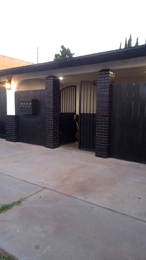 2302 W Roberta Ave, Unit #6 in Fullerton, CA - Foto de edificio - Building Photo