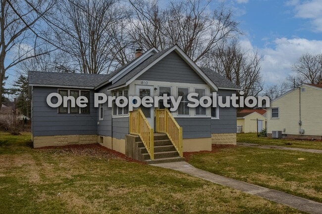 810 Plain St in La Porte, IN - Building Photo - Building Photo