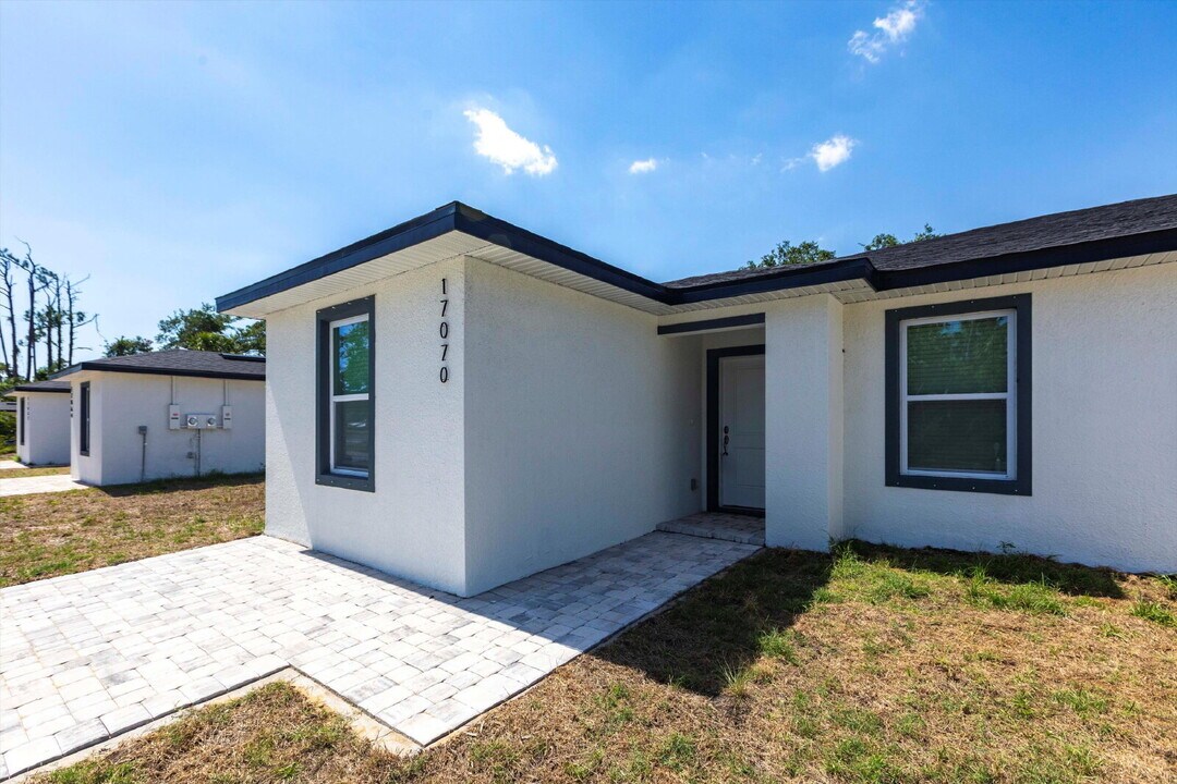 17070 Byron Ave in Port Charlotte, FL - Building Photo