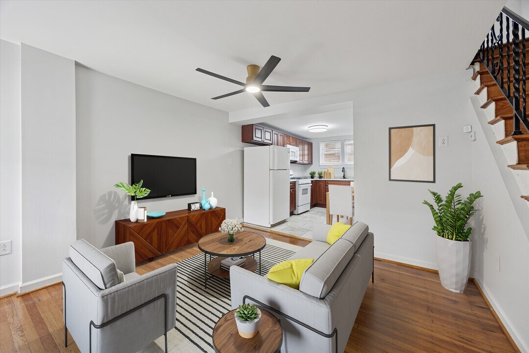 5731 Reedland St in Philadelphia, PA - Building Photo