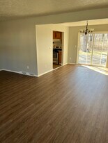 1267 Rosewood Dr NE in Warren, OH - Building Photo