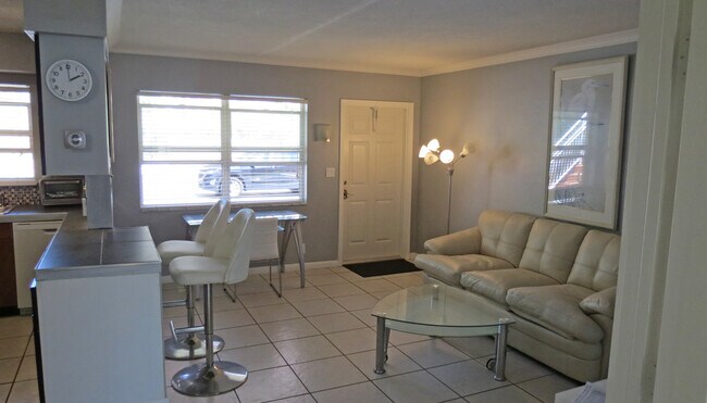 2131 N Ocean Blvd, Unit 11 in Fort Lauderdale, FL - Building Photo - Building Photo