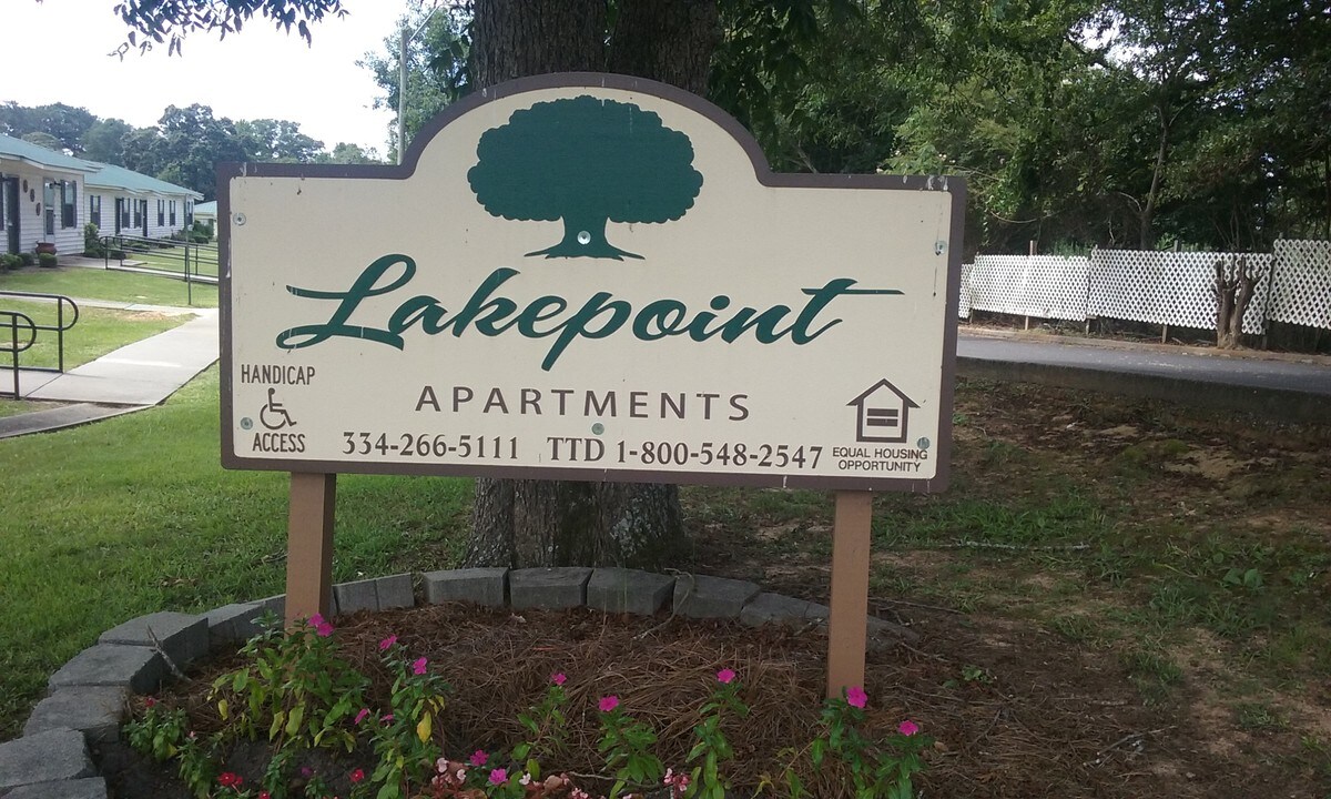 Lakepoint Apartments in Louisville, AL - Foto de edificio