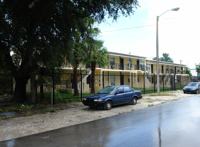 Knight Center Apartments in Miami, FL - Building Photo - Building Photo