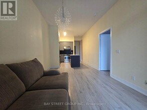 9471 Yonge St in Richmond Hill, ON - Building Photo - Building Photo