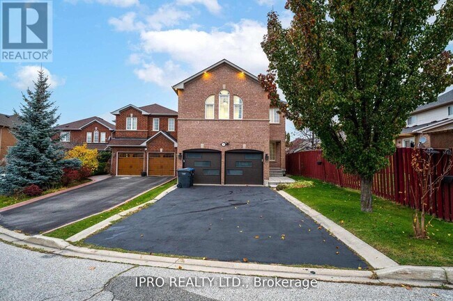 3191 OAKVIEW Rd in Mississauga, ON - Building Photo - Building Photo