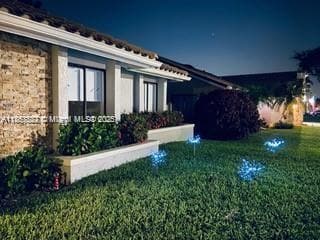 10131 NW 13th St in Plantation, FL - Foto de edificio - Building Photo