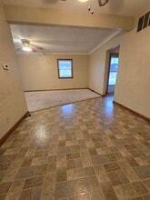 105 W Willman St in Hiawatha, IA - Building Photo - Building Photo