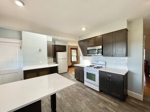 66 Perthshire Rd, Unit 2 in Boston, MA - Building Photo - Building Photo