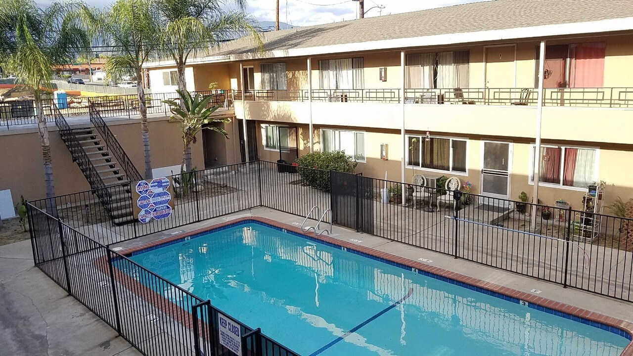 811 Orchid Ct in Upland, CA - Building Photo