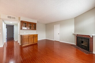409 W Dryden St in Glendale, CA - Building Photo - Interior Photo