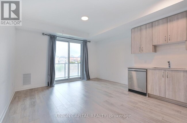 385 Arctic Red Dr in Oshawa, ON - Building Photo - Building Photo