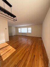 30 Gibson Blvd in Valley Stream, NY - Foto de edificio - Building Photo