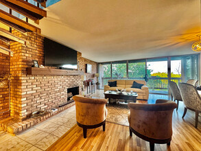 5600 Hillcrest Ln in Lisle, IL - Building Photo - Building Photo