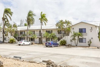 Coral Waters Apartments in Ft. Myers, FL - Foto de edificio - Building Photo