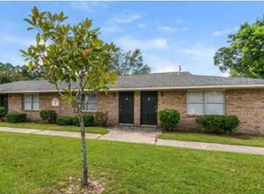 Tyndall Pointe Luxury Townhomes in Panama City, FL - Foto de edificio - Building Photo