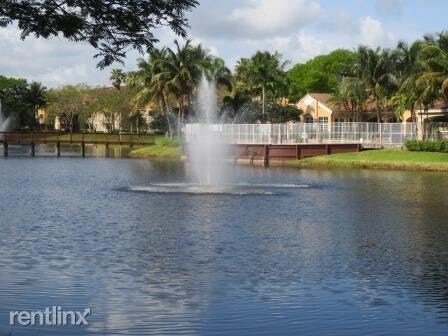 3874 Lyons Rd-Unit -Apt 201 in Coconut Creek, FL - Foto de edificio - Building Photo