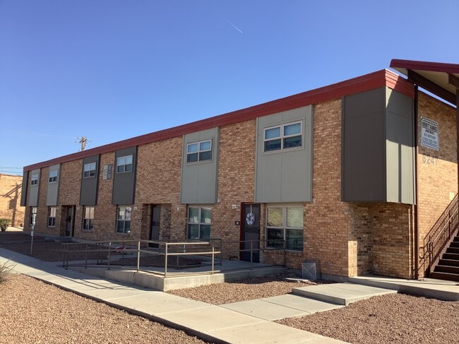 Alvarez Apartments in El Paso, TX - Building Photo - Building Photo