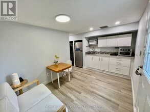 9 Barwell Crescent in Toronto, ON - Building Photo - Building Photo