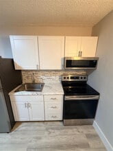 3211 SW 44th St in Fort Lauderdale, FL - Foto de edificio - Building Photo