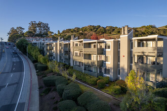 Farm Hill Vista in Redwood City, CA - Building Photo - Building Photo