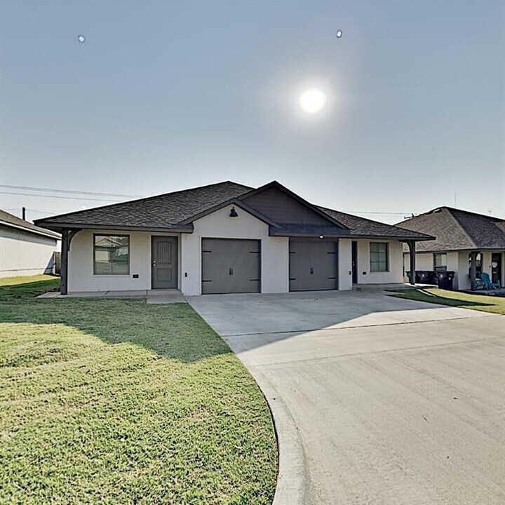 11502 N Lincoln Blvd in Oklahoma City, OK - Building Photo