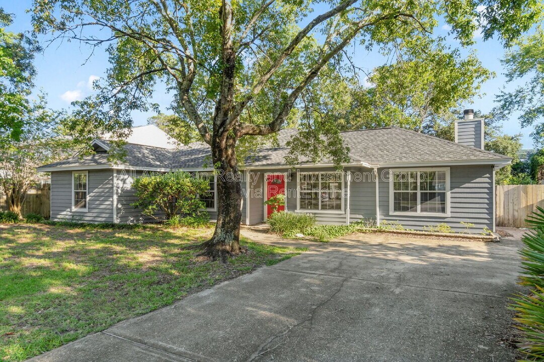202 Stephen Ave in Mary Esther, FL - Foto de edificio