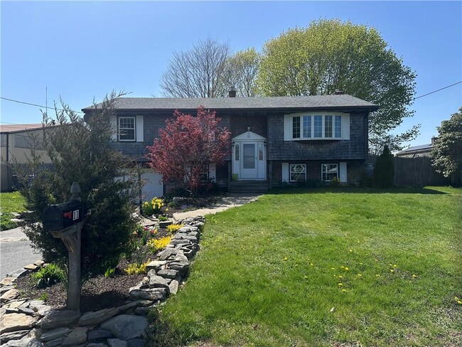 11 Pocono Rd in Middletown, RI - Building Photo - Building Photo