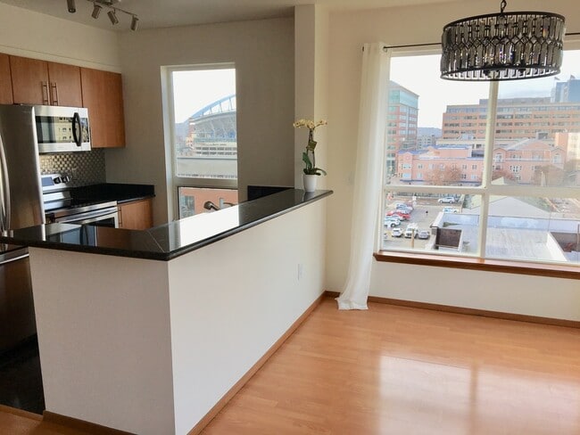668 S Lane St, Unit 605 in Seattle, WA - Building Photo - Building Photo