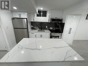 339 Fleetwood Dr in Oshawa, ON - Building Photo - Building Photo