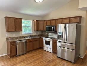 106 Mossy Oak Ln in Greer, SC - Building Photo - Building Photo