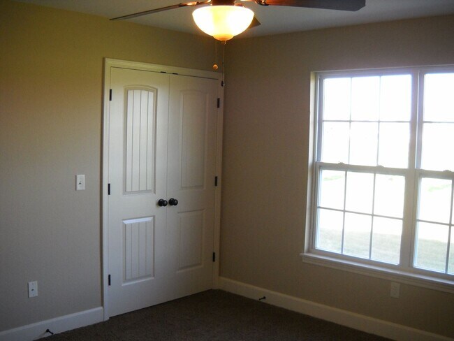 13662 Oak Valley Dr in Platte City, MO - Building Photo - Building Photo