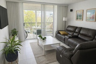 3300 W Rolling Hills Cir, Unit 509 in Davie, FL - Building Photo