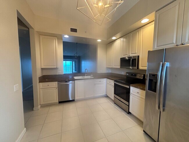 30 Harbour Isle Dr W in Fort Pierce, FL - Building Photo - Building Photo